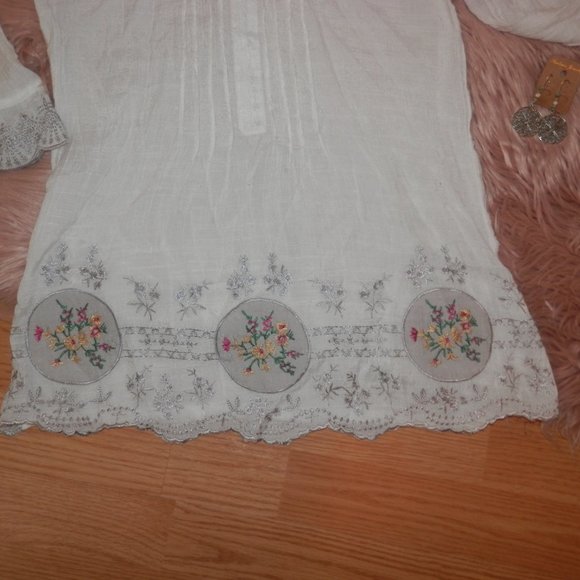 Solitaire Women's Small Embroidered Blouse Shirt - Picture 7 of 8